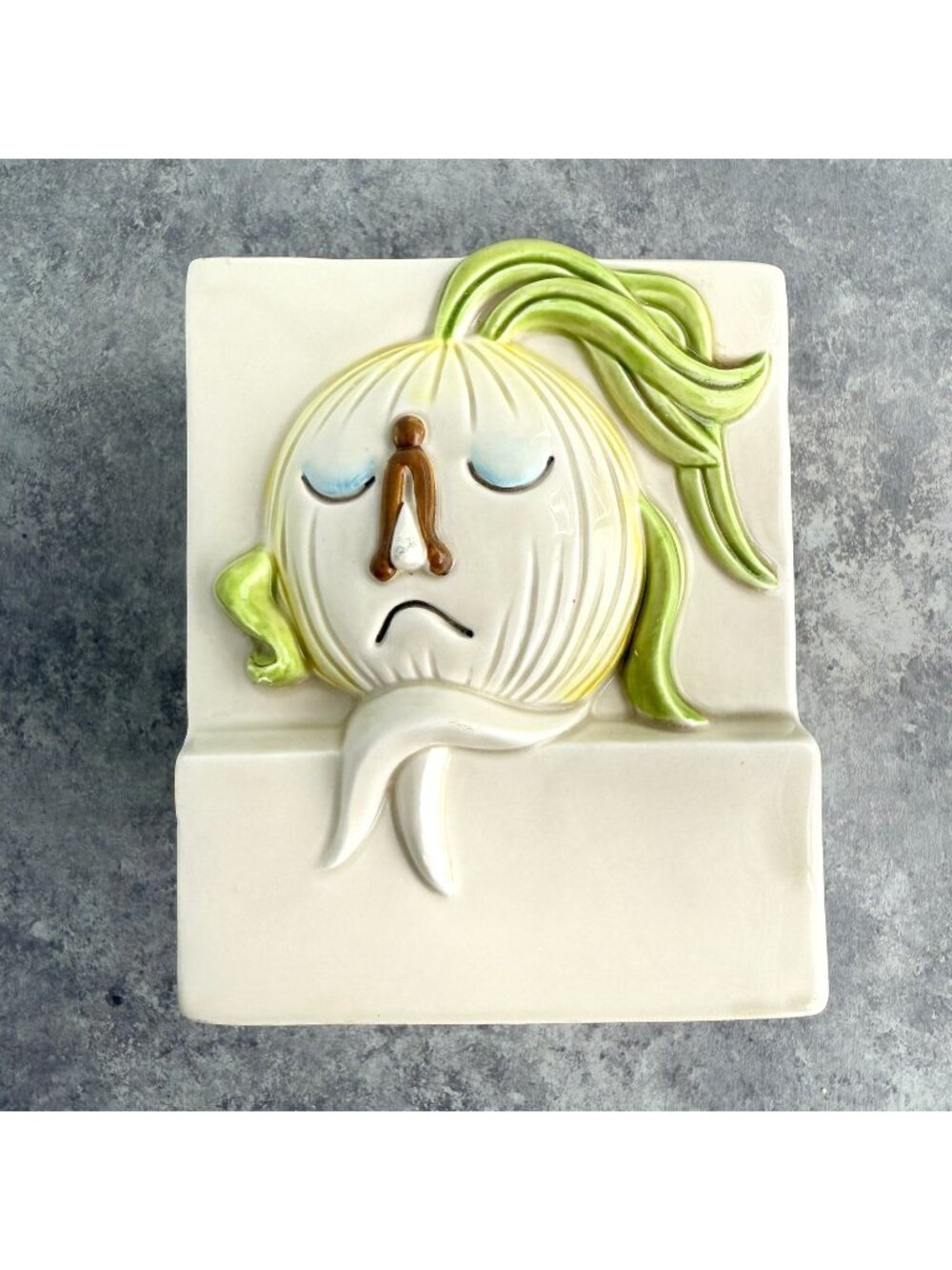 Fitz And Floyd Ceramic Anthropomorphic Onion Refrigerator Baking Soda Box Holder